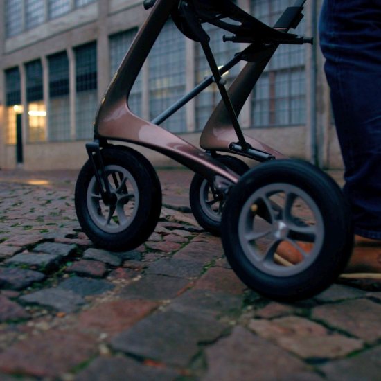 carbon overland on cobblestone
